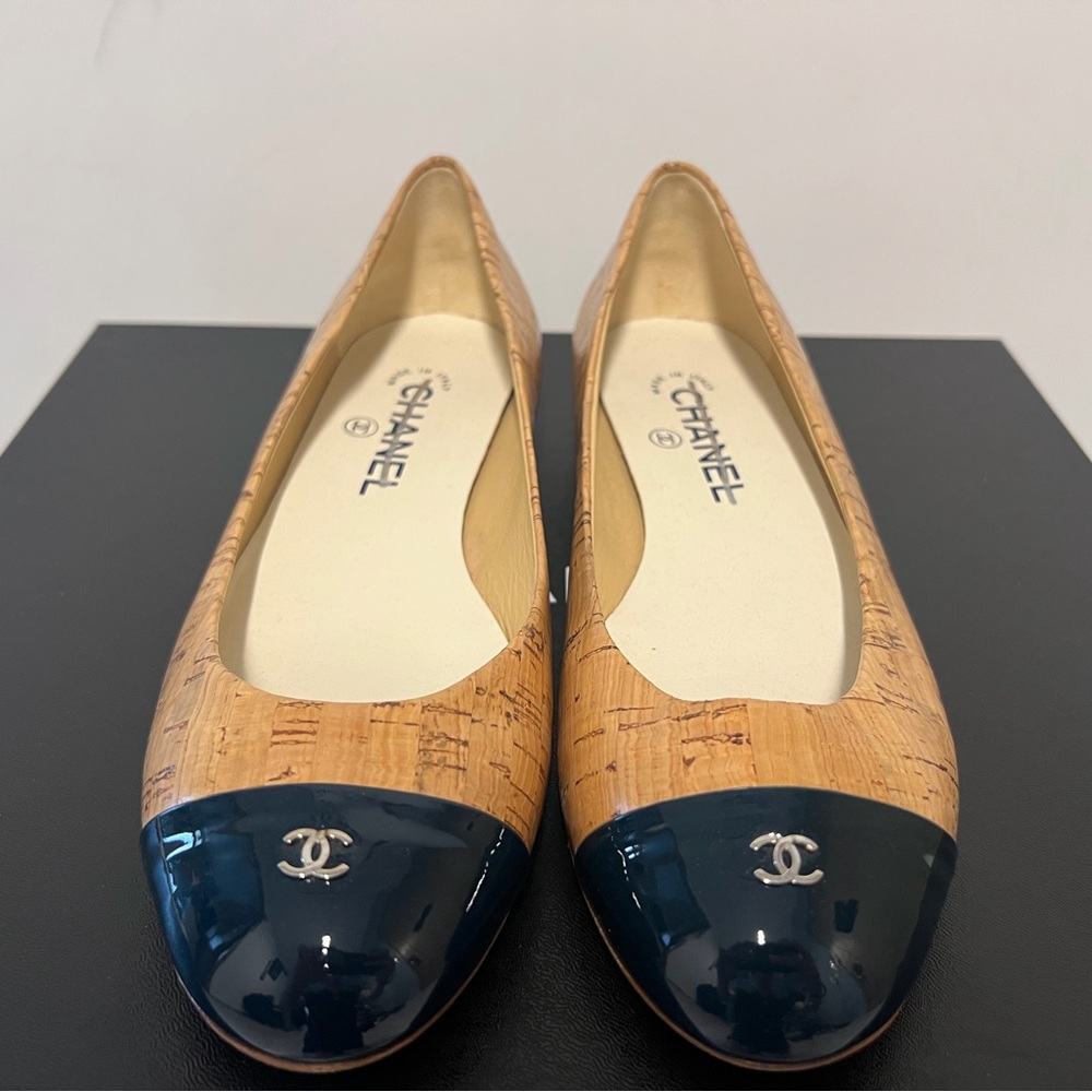 CHANEL Beige and Black Flats - Authentic